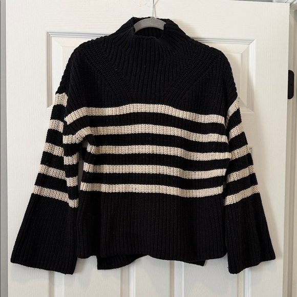Old Navy Sweaters - Old Navy Striped Black and Cream Women's Sweater size M